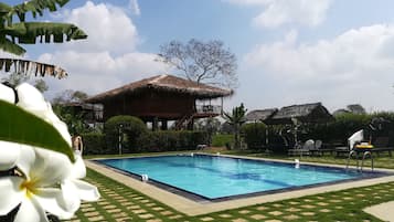 2 outdoor pools, sun loungers