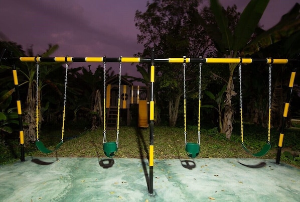 Children’s play area – outdoor