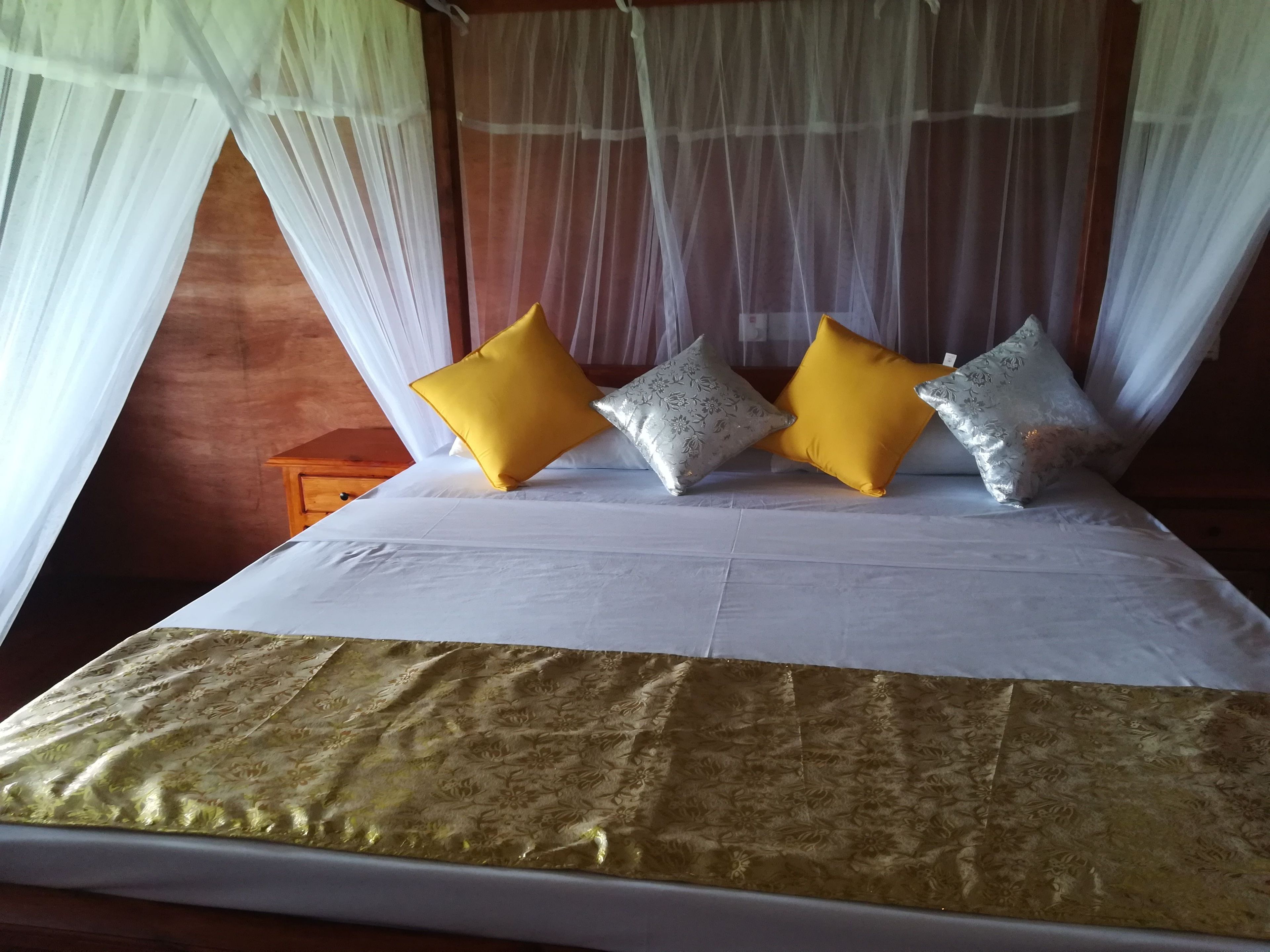 family tree house, 2 bedrooms, mountain view | room amenity