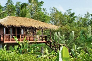 Canopy Treehouse | Minibar, individually decorated, individually furnished, desk