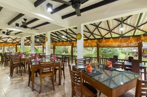 Local and international cuisine - The Hideout Sigiriya (Sigiriya)