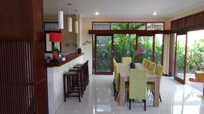 In-room dining - Villa Tantri (Kerobokan)