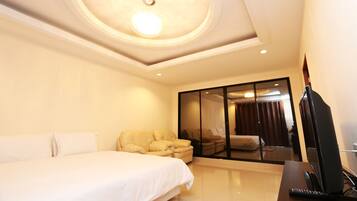 Suite | Soundproofing, iron/ironing board, free WiFi
