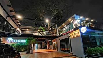 Food court