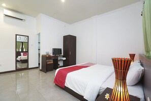 Kamar Double Standar | Meja kerja, Wi-Fi gratis, dan seprai linen