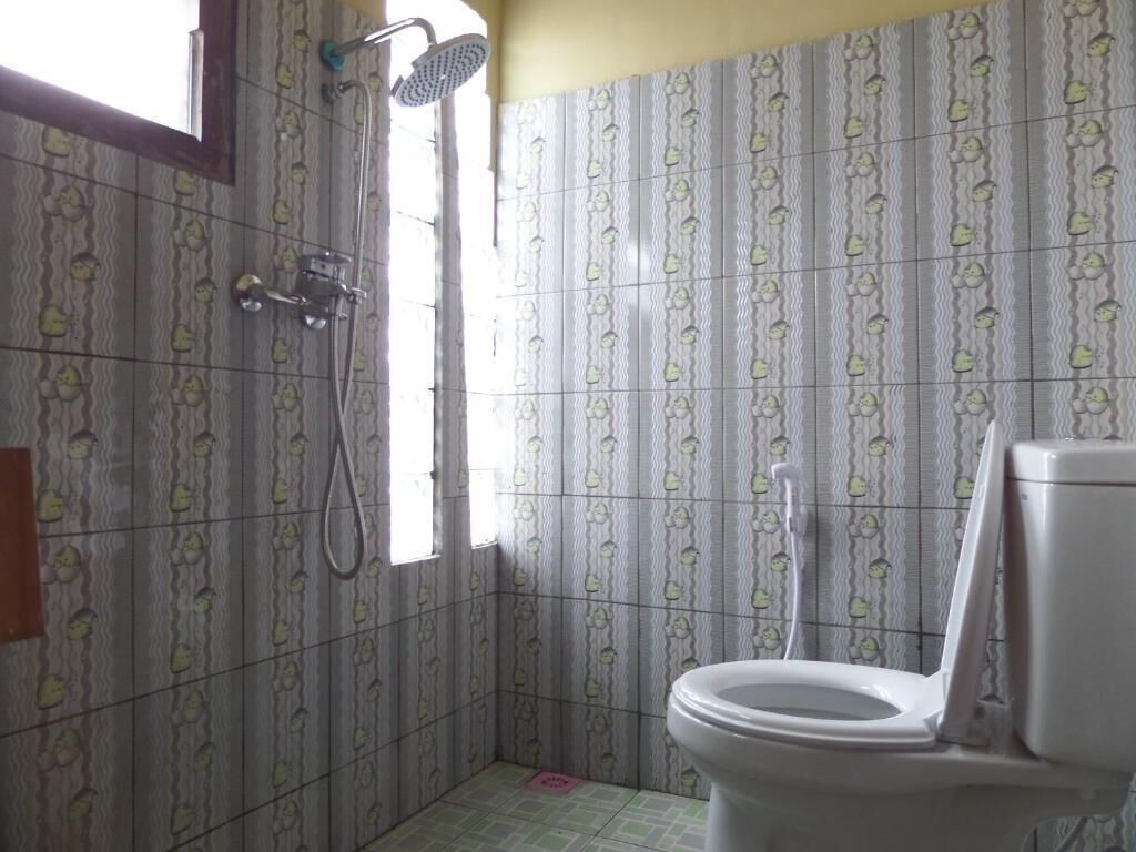Shower, towels