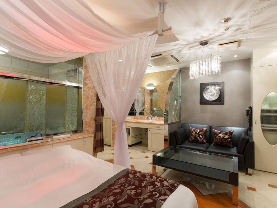 Luxe beddengoed, een minibar, een kluis op de kamer