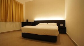 Double Room | In-room safe, desk, iron/ironing board, free WiFi - Merlin Hotel (Port Dickson)