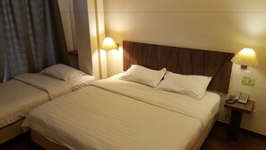 Signature | Desk, iron/ironing board, free WiFi, bed sheets