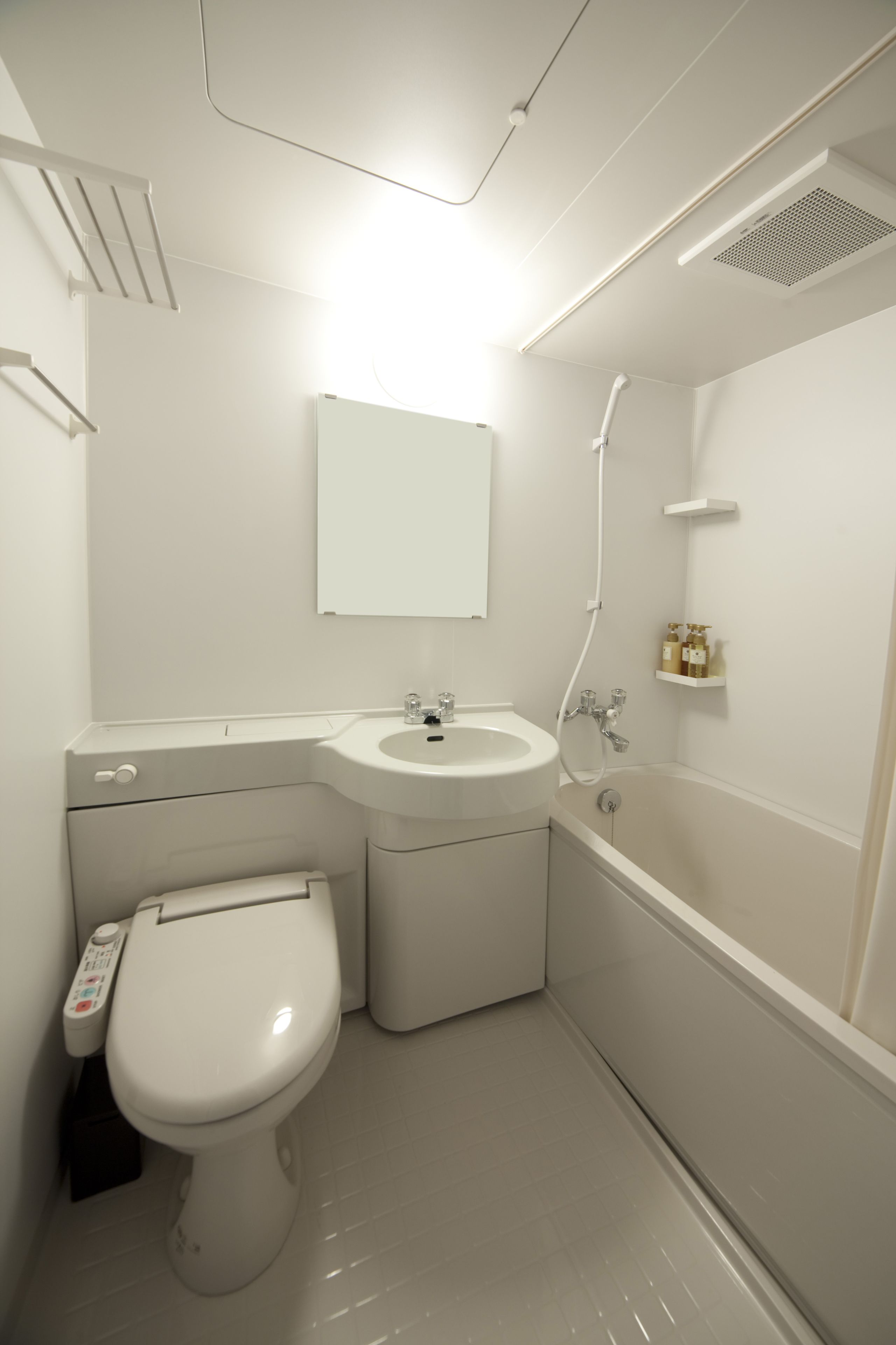 deluxe japanese-style room | bathroom | free toiletries, hair dryer, towels