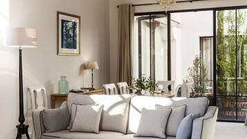 Les Ateliers | Living room | Flat-screen TV, iPod dock