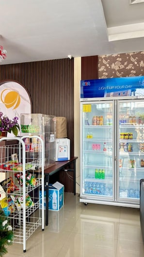 Breakfast, lunch, dinner served; Indonesian cuisine - Atreya Hotel Makassar (Makassar)