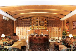 Bar (on property) - Sahati Hotel (Jakarta)