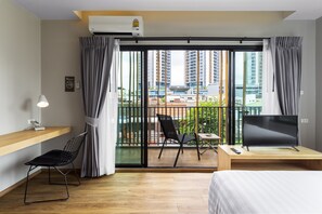 Apartamento conforto, 5 quartos, vista para a piscina | Terraço/pátio