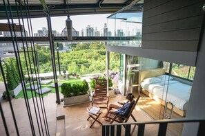 32-inch flat-screen TV with cable channels, TV - Nest by Sangob (Bangkok)