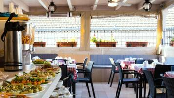 Tägliches inbegriffenes großes Frühstück