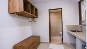 ์ค์ํธ (with Kitchen) | ๋ฏธ๋๋ฐ, ๊ฐ์ค ๋ด ๊ธ๊ณ , ์ฑ
์, ์๋ง ์ปคํผ