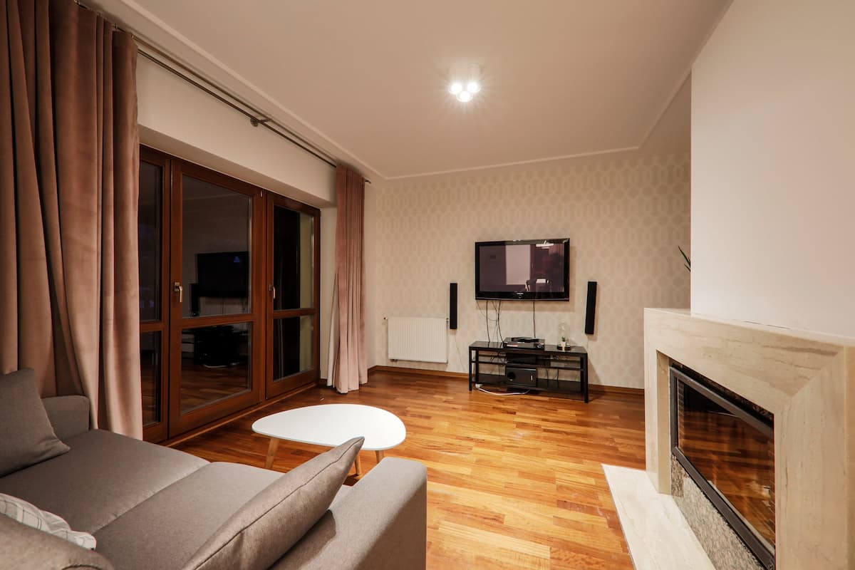 1 bedroom, premium bedding, iron/ironing board, free WiFi