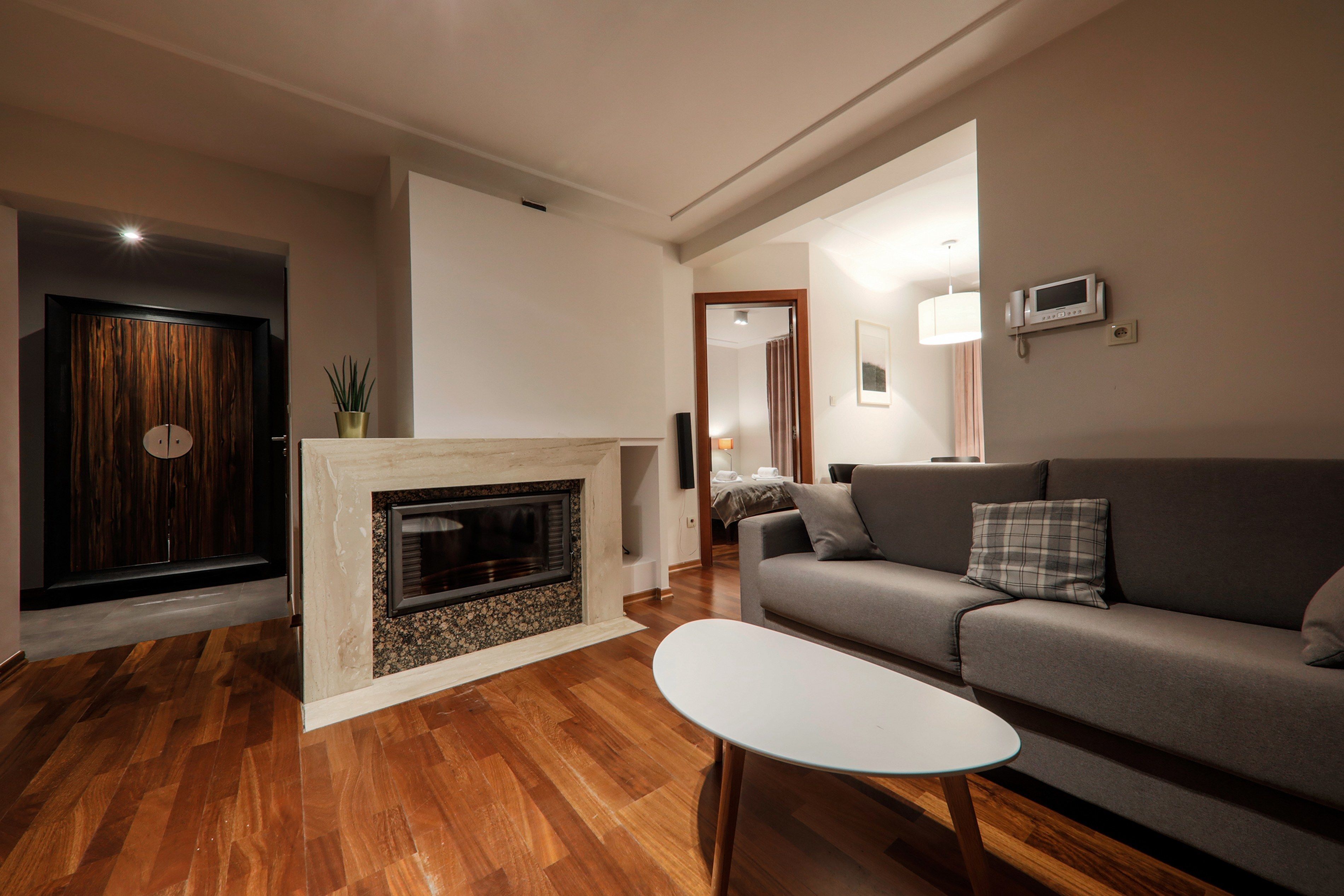 Comfort Apartment, 1 Bedroom, Mountain View | 1 bedroom, premium bedding, iron/ironing board, free WiFi