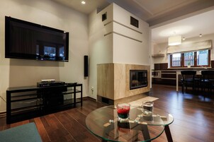 Premium Apartment, 1 Bedroom, Mountain View | 1 bedroom, premium bedding, iron/ironing board, free WiFi