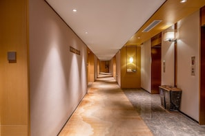 Signature Double Room | Living area | 43-inch flat-screen TV with cable channels, TV - Echeng Hotel Guangzhou Zhujiang New Town (Guangzhou)