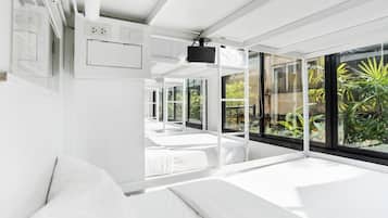 Free WiFi, bed sheets