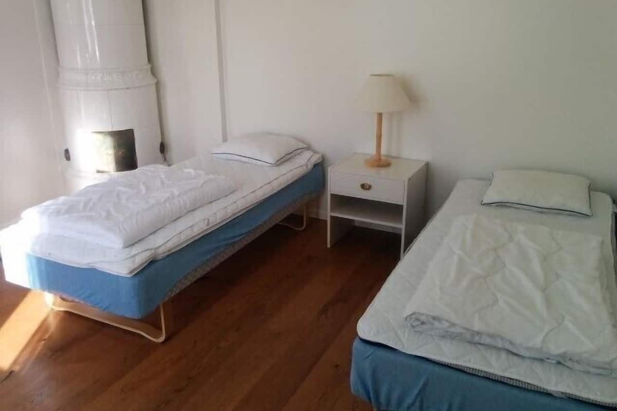 Standard Twin Room | Desk, blackout drapes, soundproofing, free cribs/infant beds