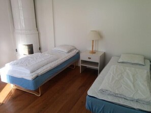 Standard Twin Room | Desk, blackout drapes, soundproofing, free cribs/infant beds