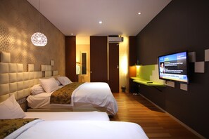 Family Quadruple Room | Meja, Wi-fi percuma 