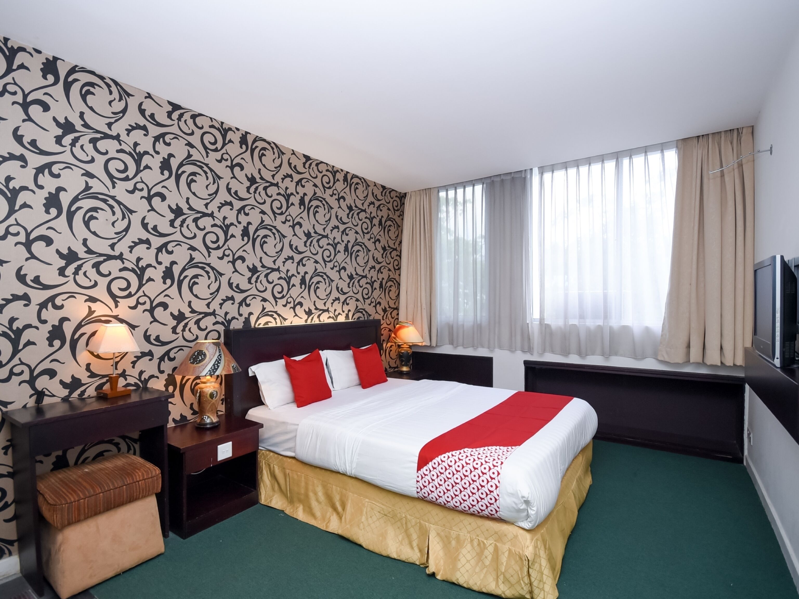 executive double room, multiple beds | desk, free wifi, bed sheets