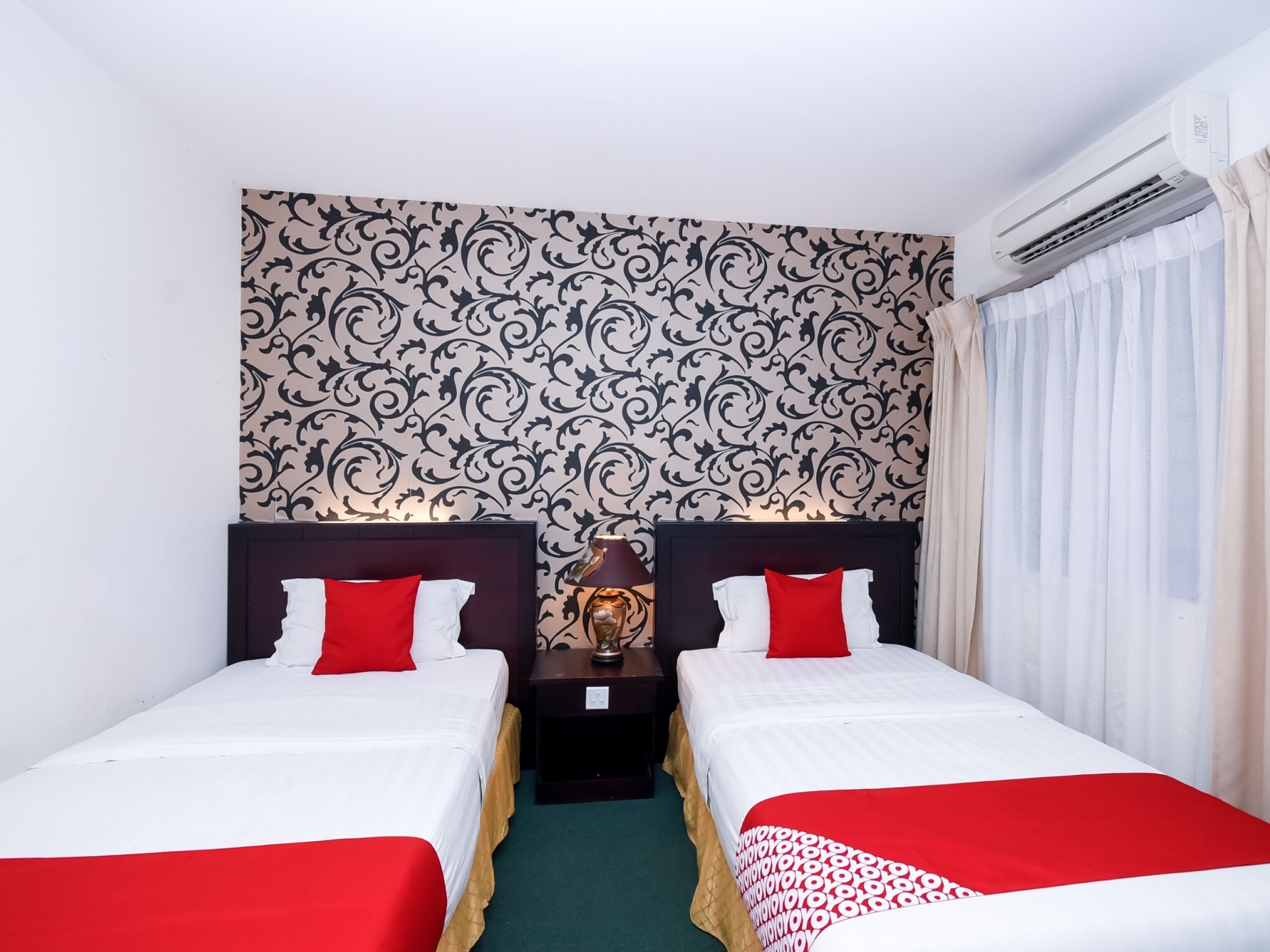 executive double room, multiple beds | desk, free wifi, bed sheets
