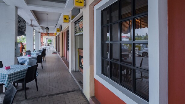 Lobby sitting area - City Home Stay (Miri)