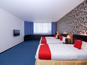 Desk, free WiFi, bed sheets - City Home Stay (Miri)