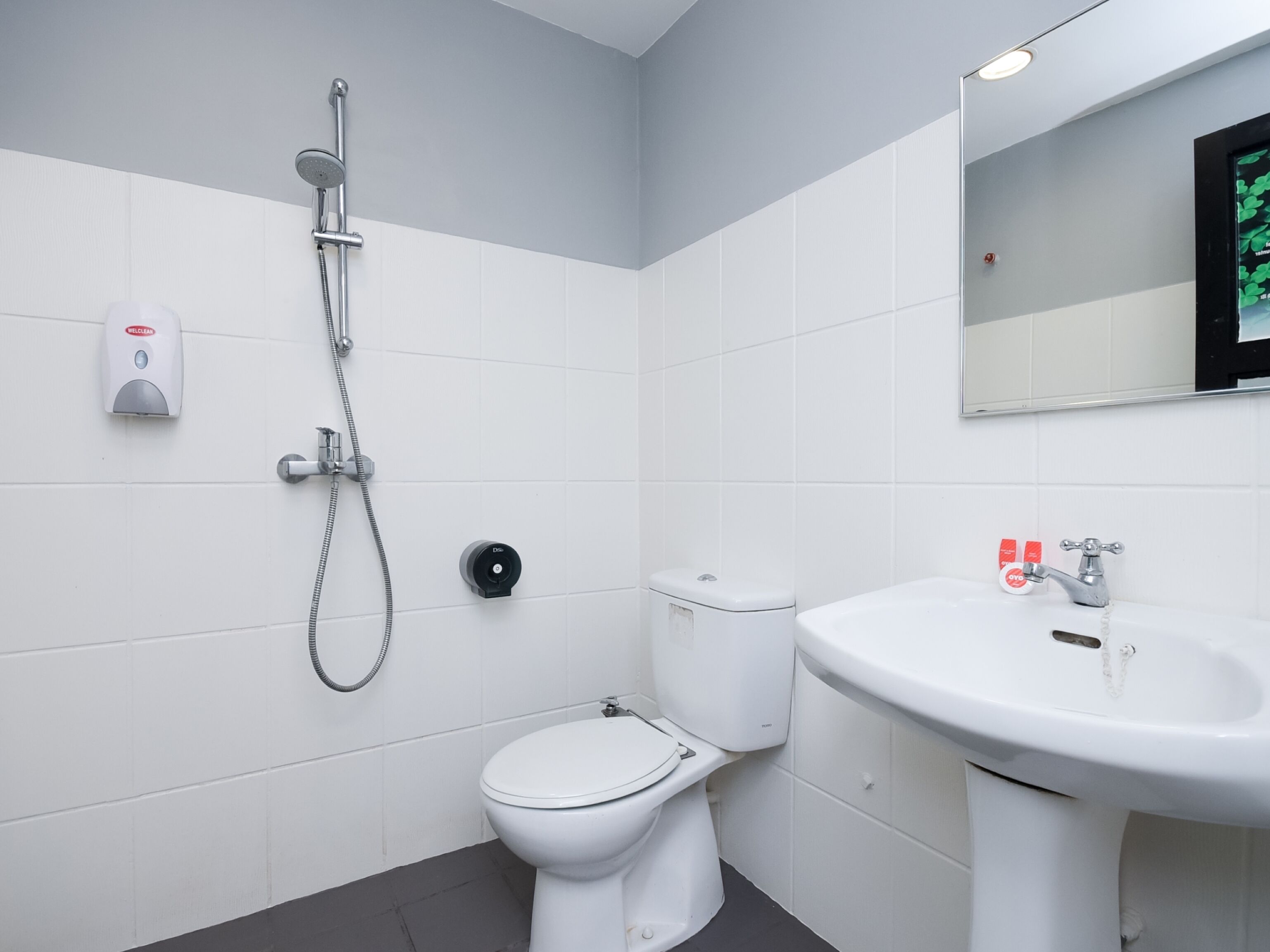 deluxe twin room | bathroom | shower, rainfall showerhead, free toiletries, bidet