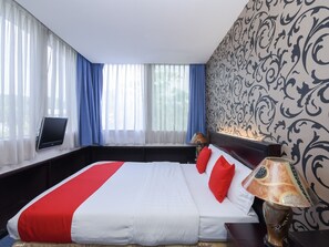 华丽双人房 | 办公桌、免费 WiFi、床单