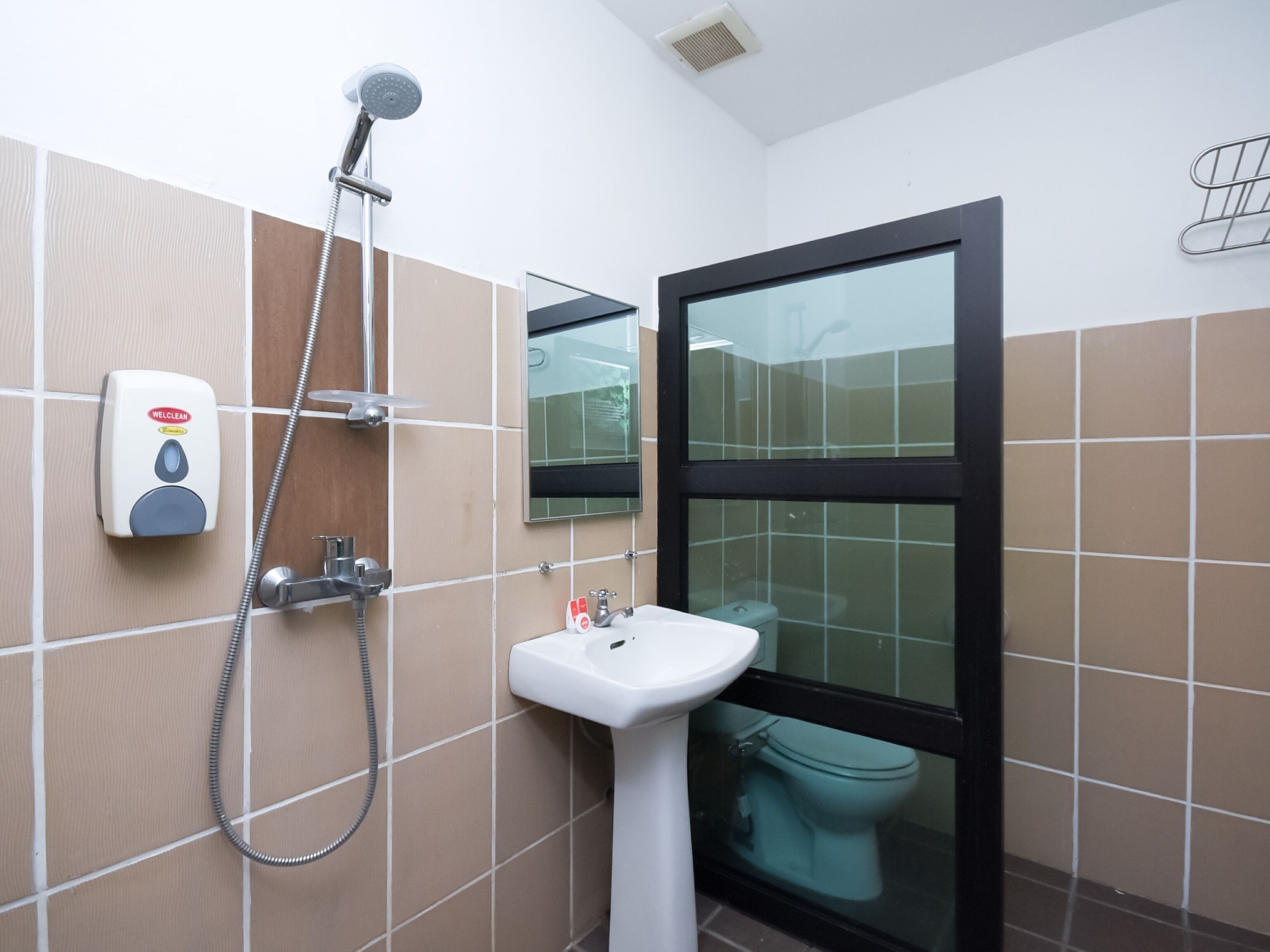 deluxe double room, 1 king bed | bathroom | shower, rainfall showerhead, free toiletries, bidet