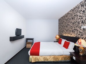 Quarto casal standard | Escrivaninha, Wi-Fi de cortesia, roupa de cama