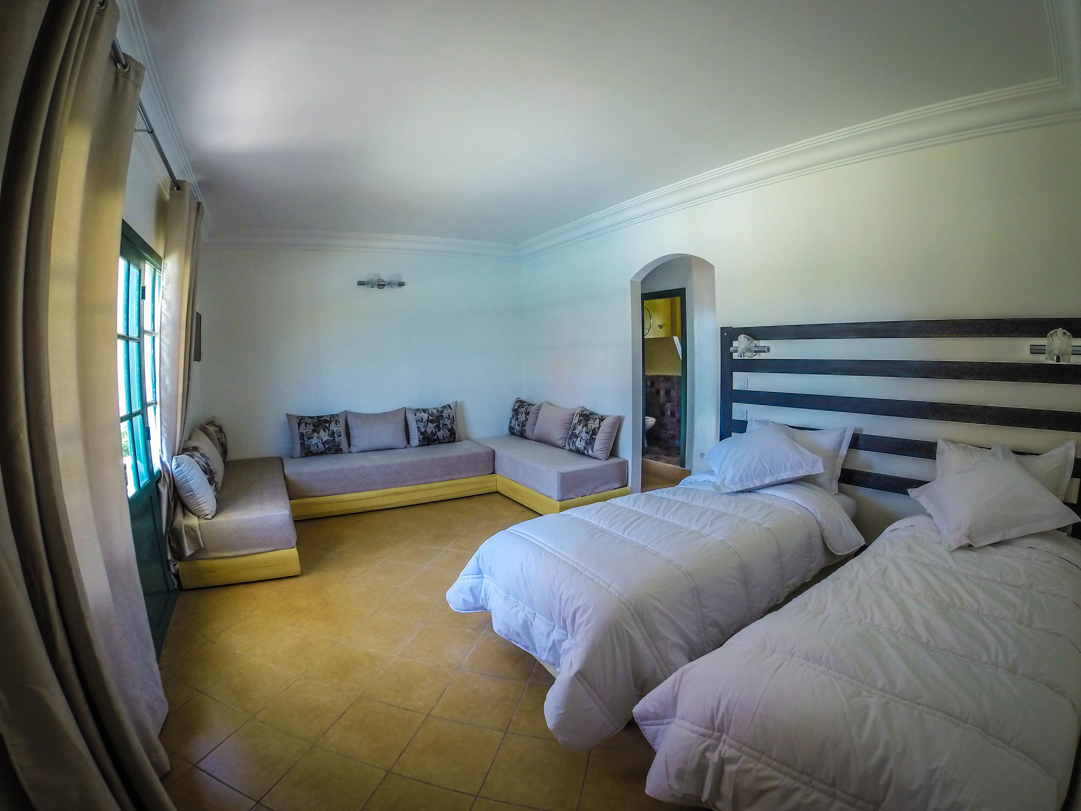 Comfort-Doppel- oder -Zweibettzimmer, 1 King-Bett, barrierefrei, Poolblick