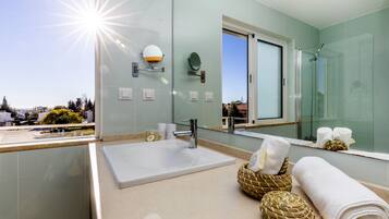 Shower, towels