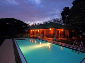 Outdoor pool, sun loungers - Grand & Gangula (Dambulla)