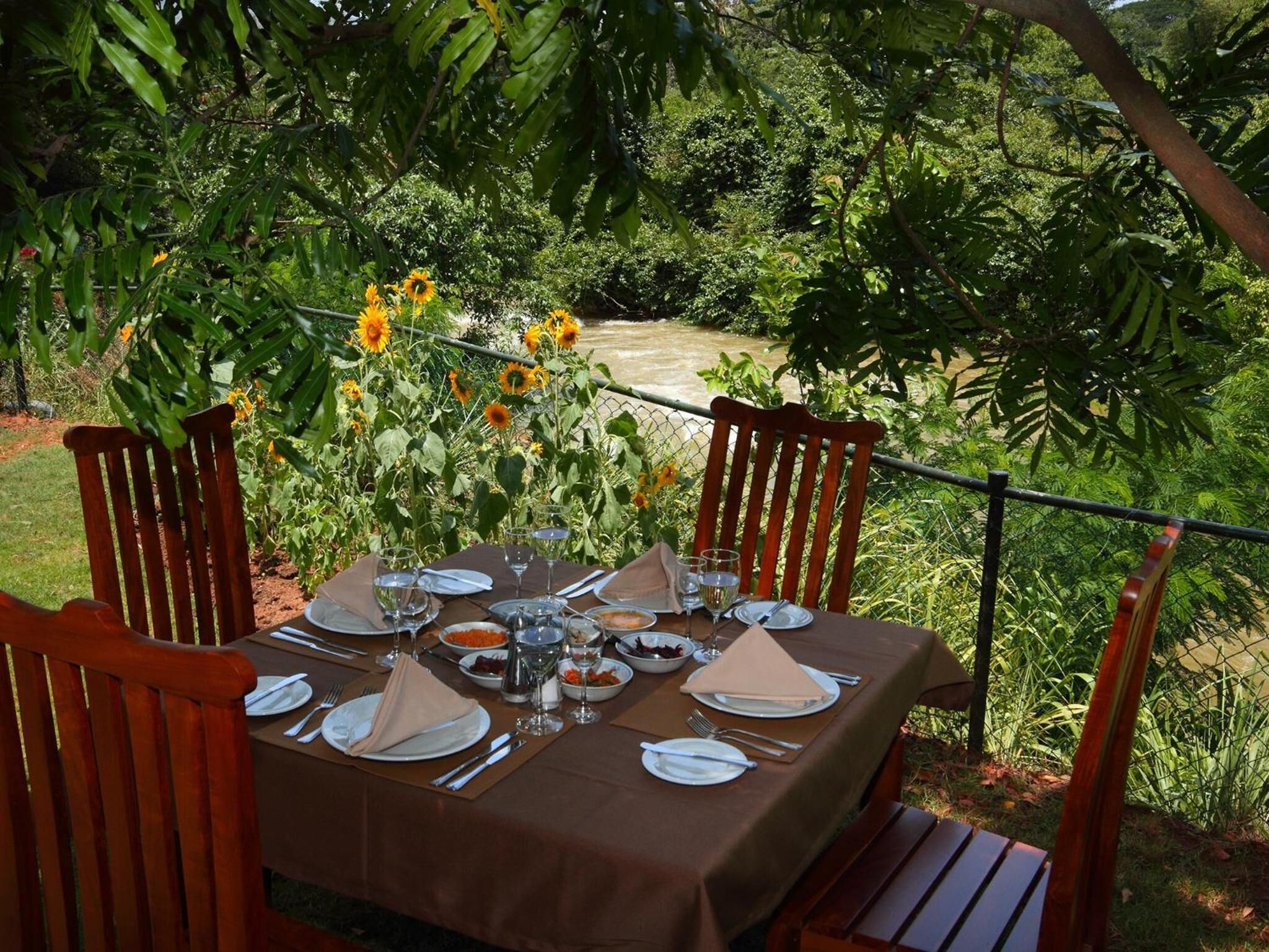 2 restaurants, breakfast served