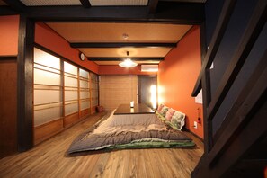 Free WiFi, bed sheets - Yumeya House (Kyoto)