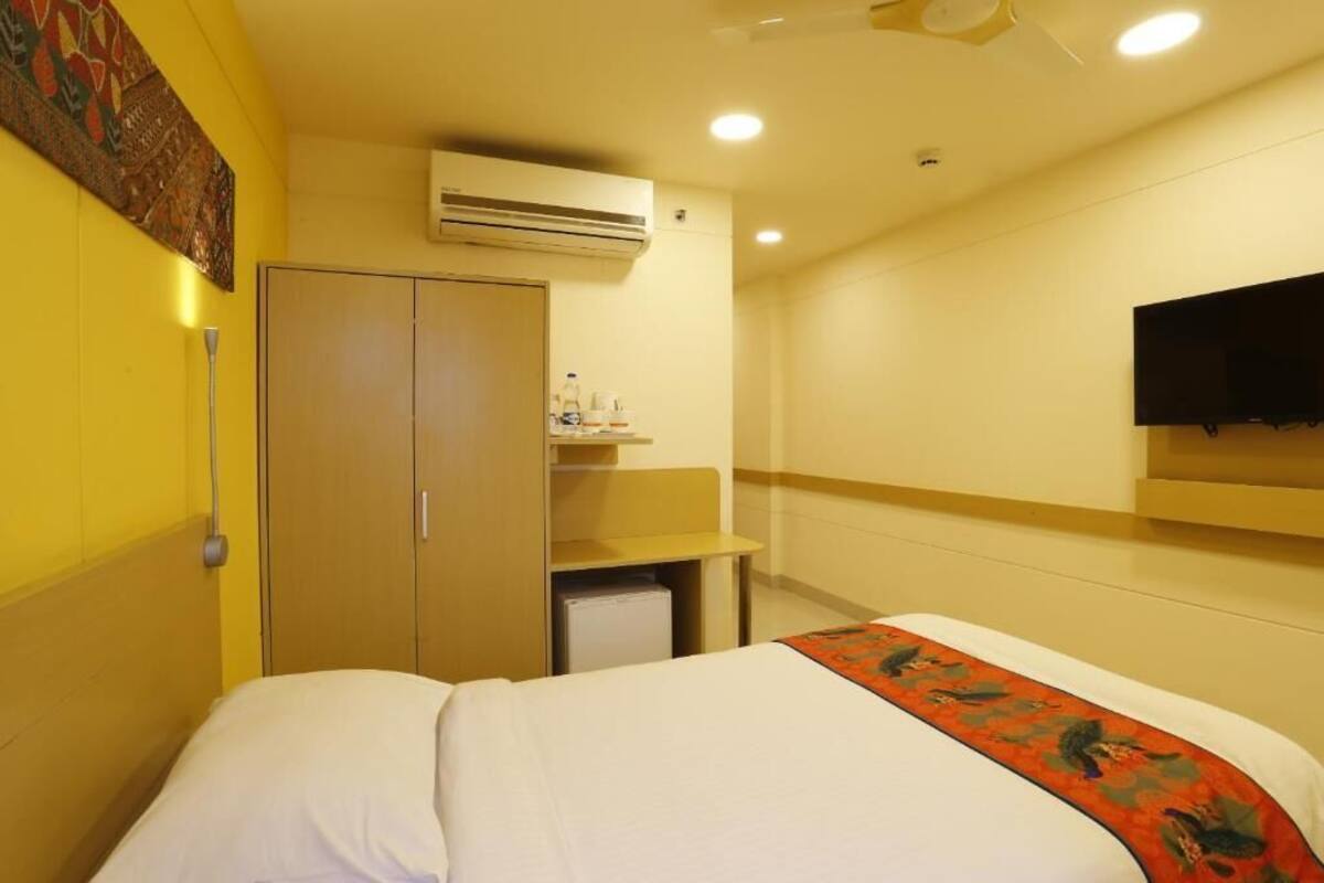 In-room safe, desk, soundproofing, iron/ironing board (on request)