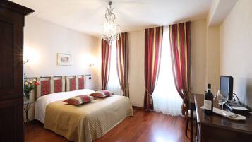 Habitación | 1 habitación, minibar y caja de seguridad en la habitación