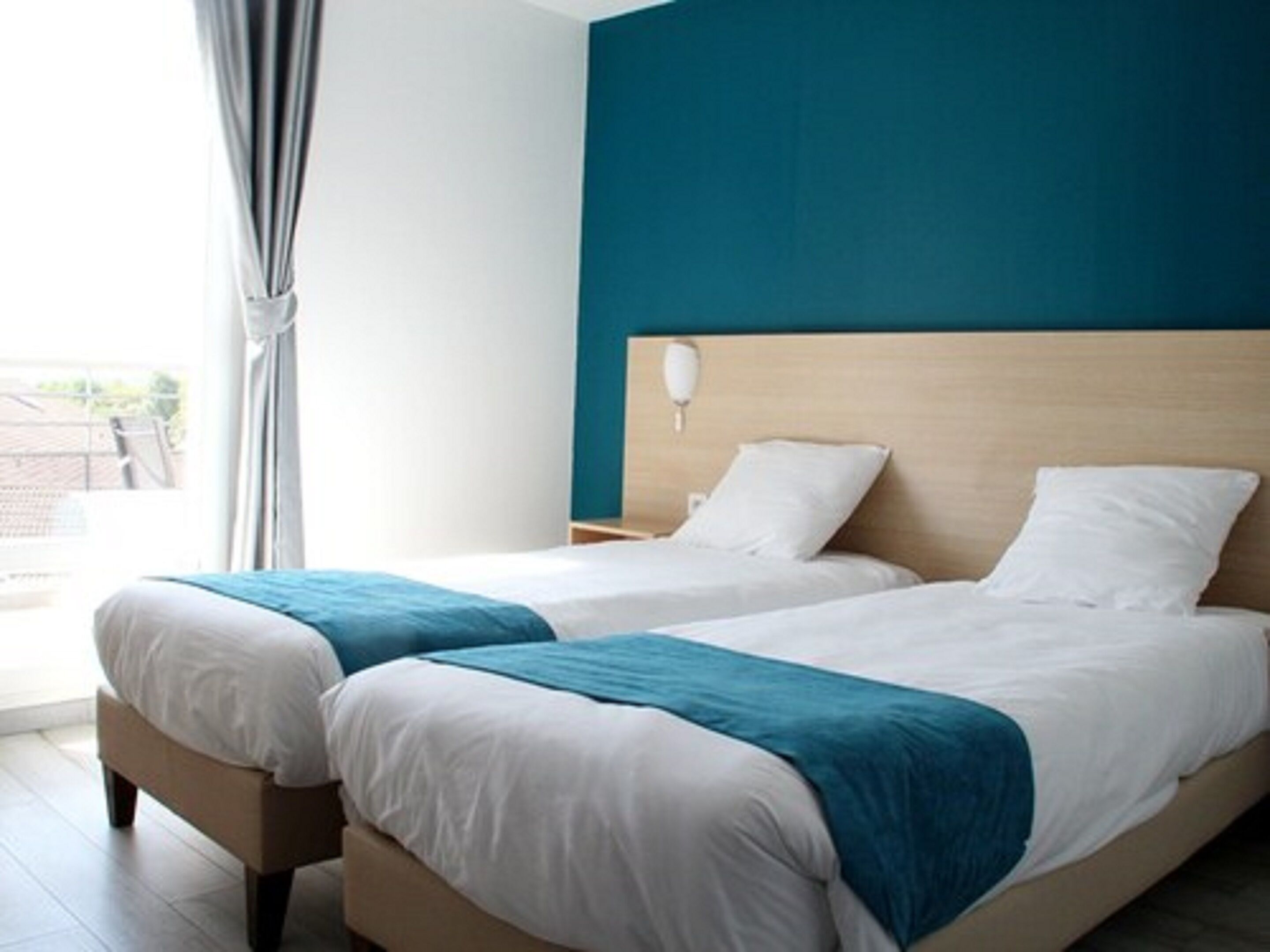 in-room safe, desk, soundproofing, free cots/infant beds