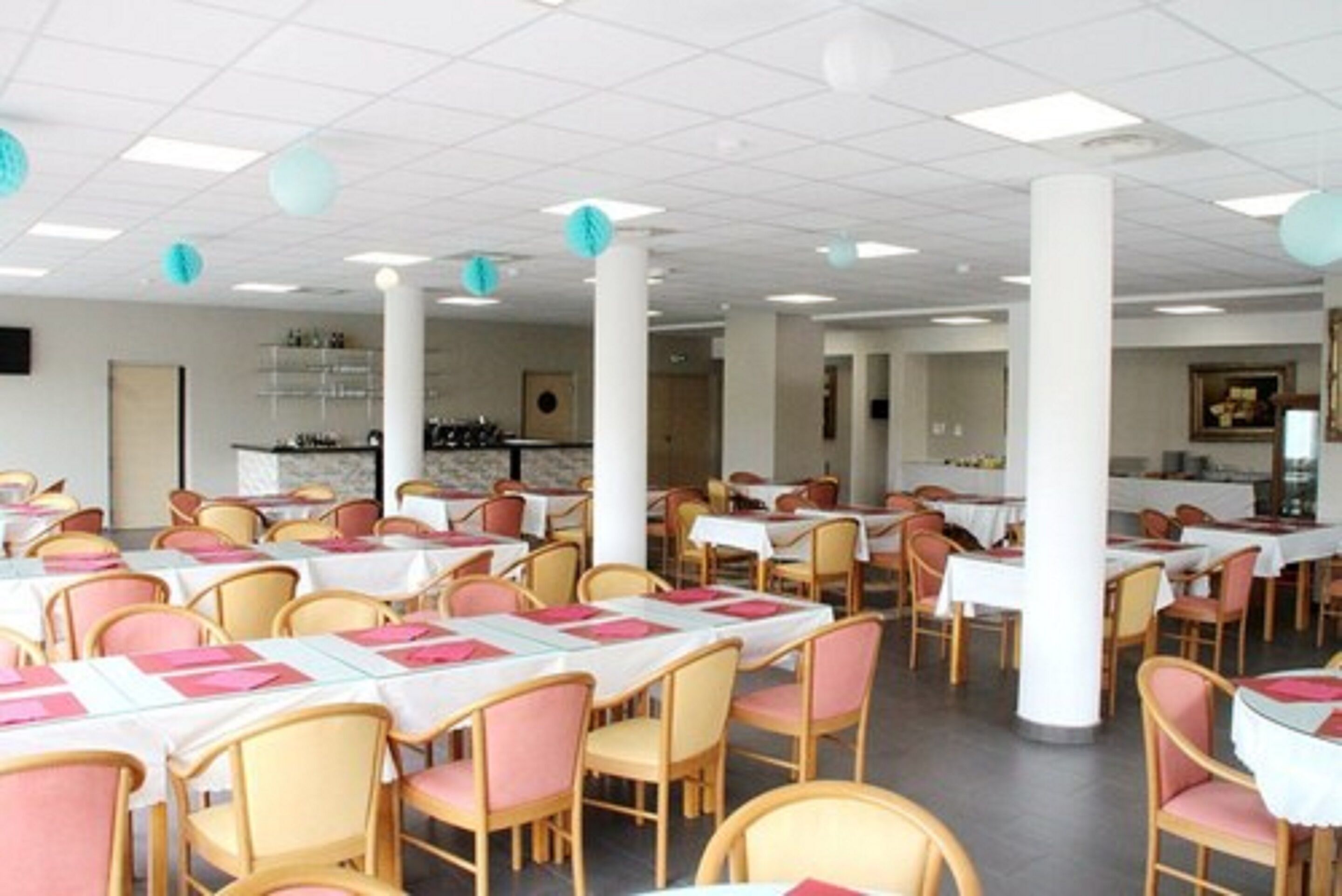 daily buffet breakfast (eur 9.50 per person)