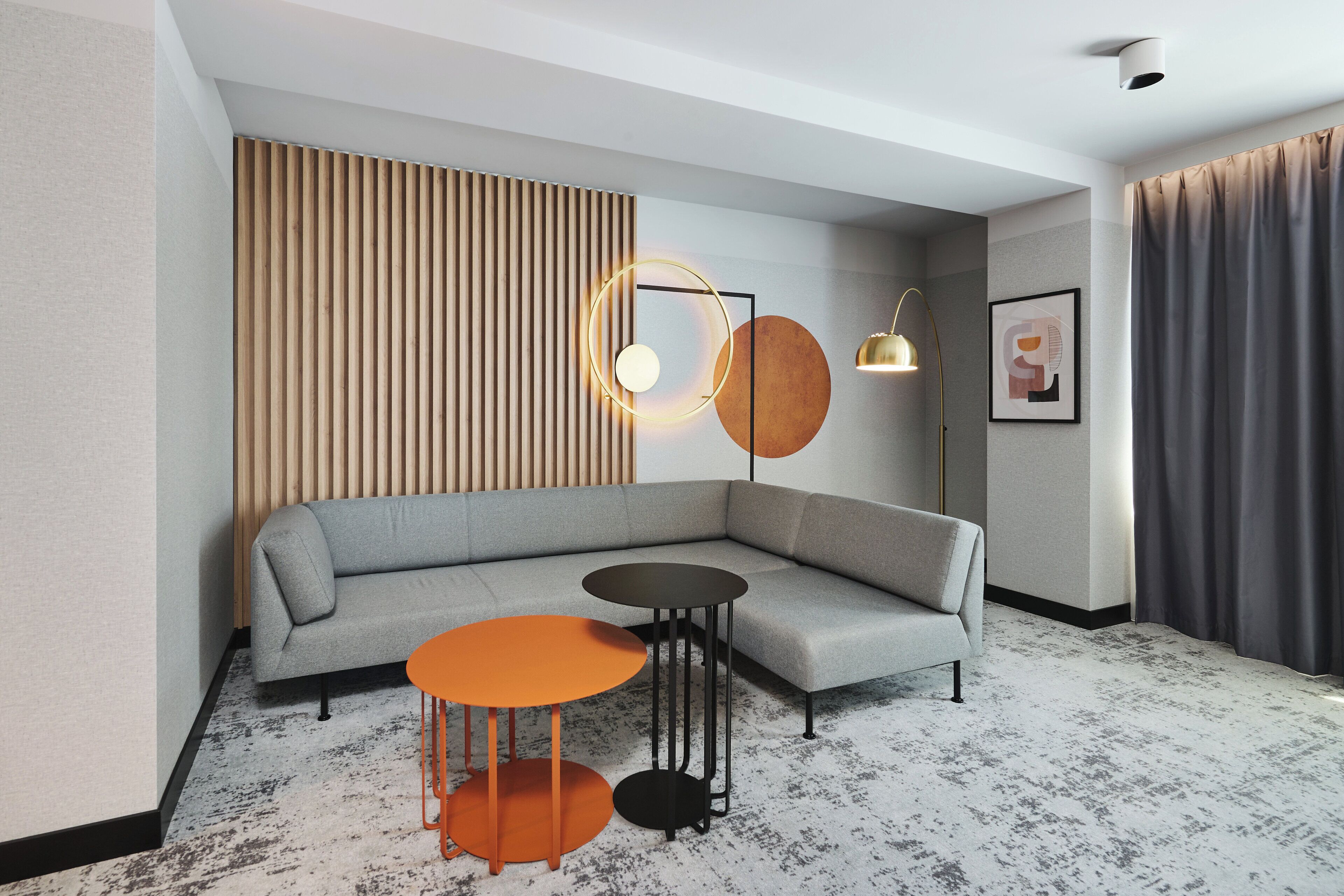 Suite, 1 très grand lit | Literie hypoallergénique, coffres-forts dans les chambres, bureau