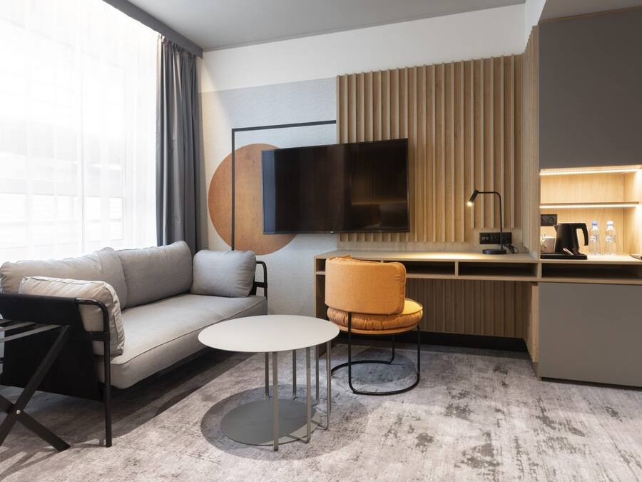 Hypo-allergenic bedding, in-room safe, desk, laptop workspace