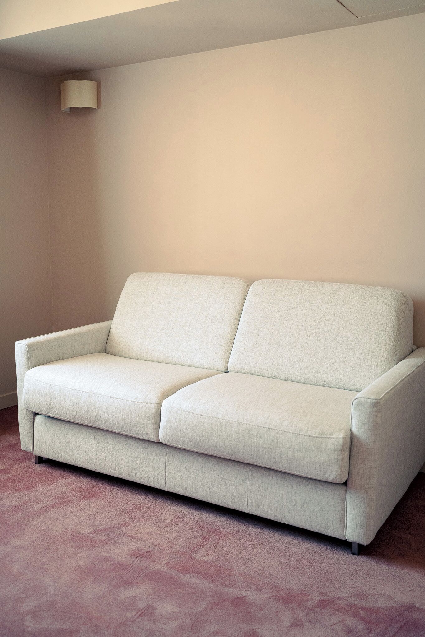 Quarto quádruplo superior | Área de estar | TV de tela plana 43 polegadas com canais via satélite, TV