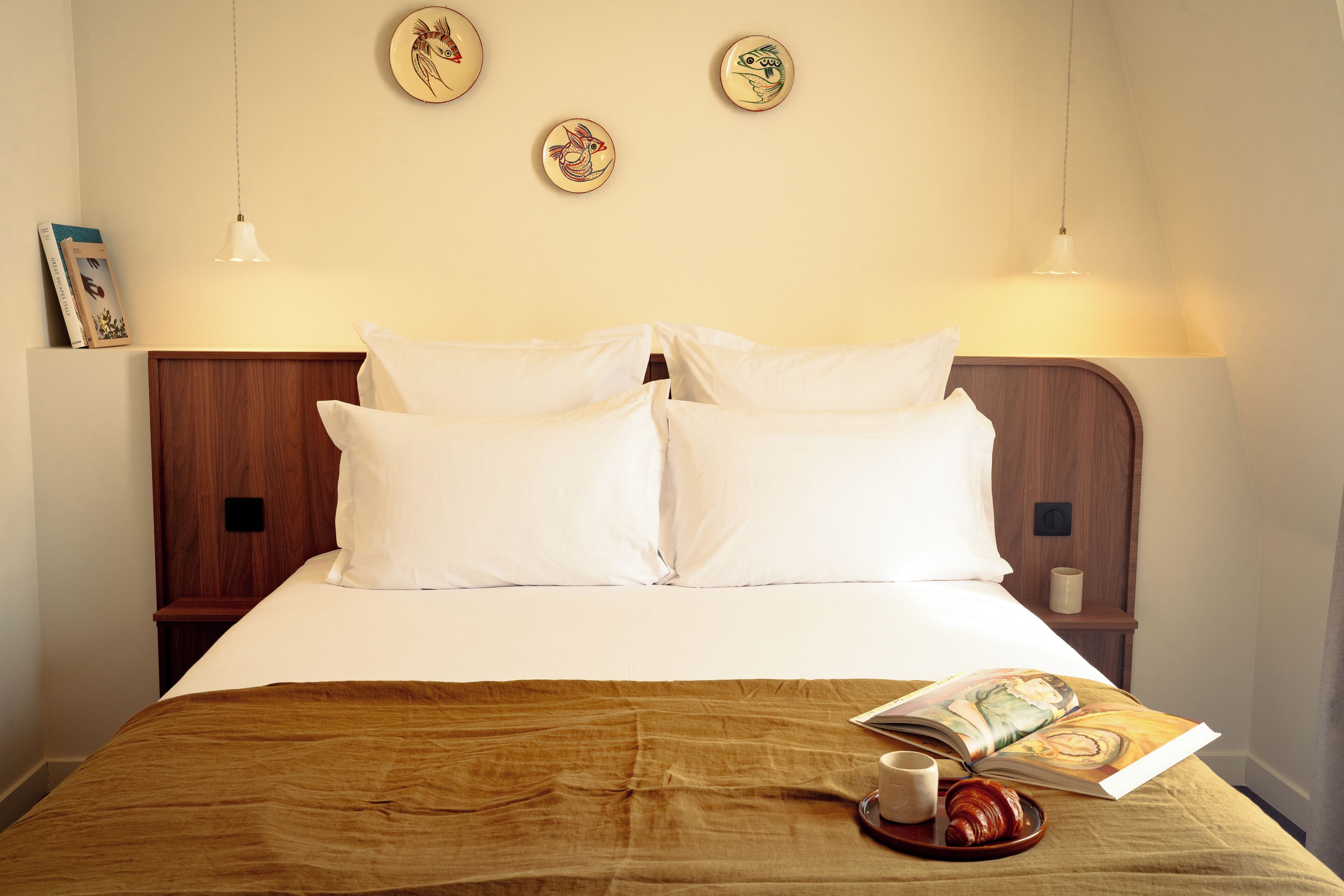 Superior tweepersoonskamer | Luxe beddengoed, individueel gedecoreerd, een bureau, geluiddichte muren